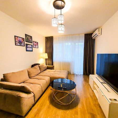 Luxurious Retreat 1Br Apartment With Netflix, Private Parking And Self Check In Popesti-Leordeni Dış mekan fotoğraf