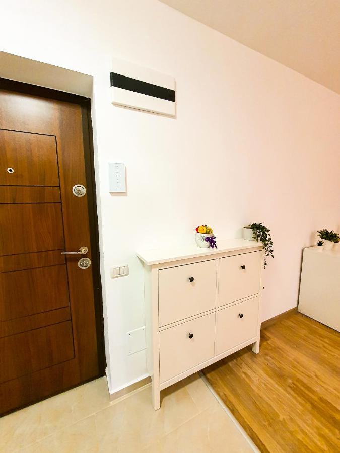 Luxurious Retreat 1Br Apartment With Netflix, Private Parking And Self Check In Popesti-Leordeni Dış mekan fotoğraf