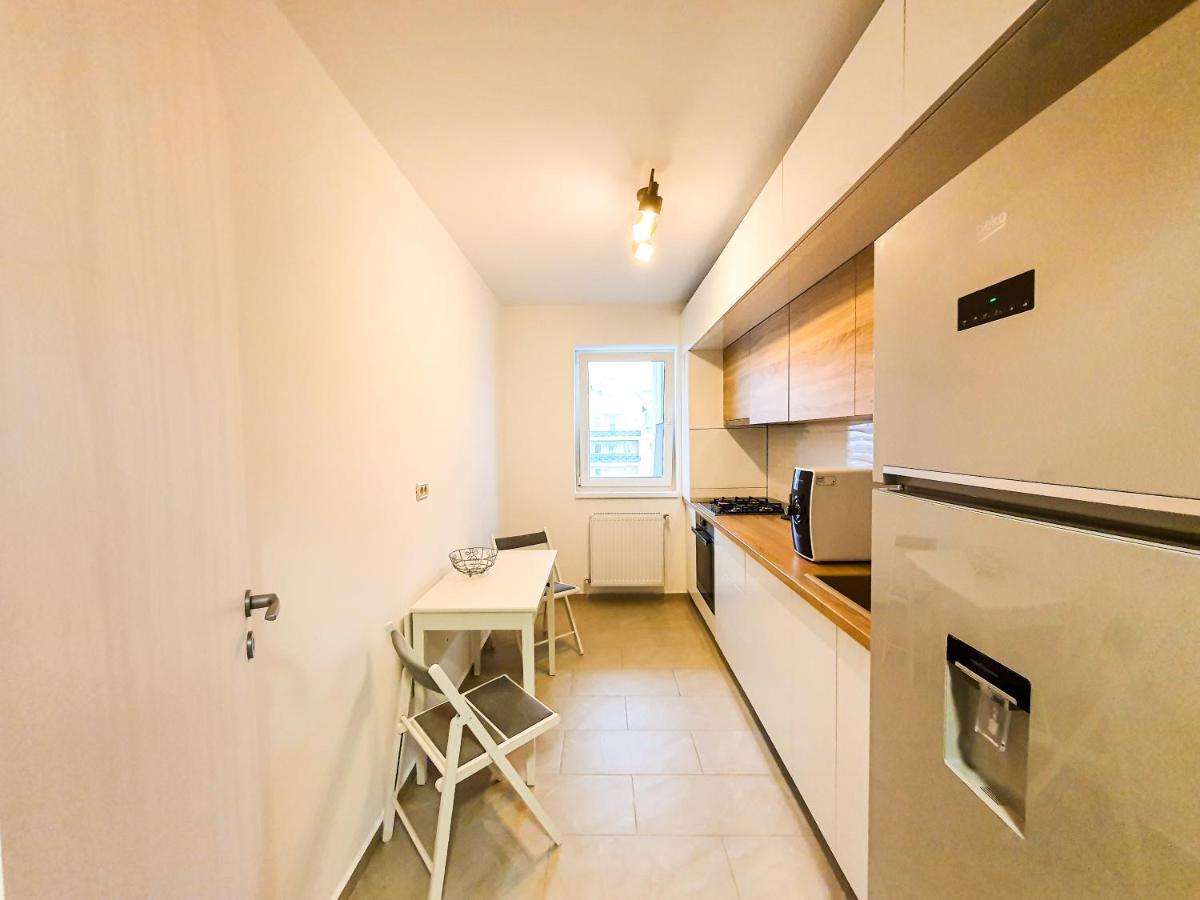 Luxurious Retreat 1Br Apartment With Netflix, Private Parking And Self Check In Popesti-Leordeni Dış mekan fotoğraf